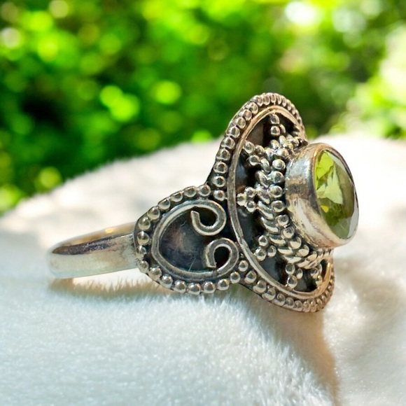 Sterling Silver Peridot Ring (9.5) - Picture 5 of 7